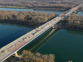 30 Tonnen schwere Lager für die neue Donaubrücke in Bratislava